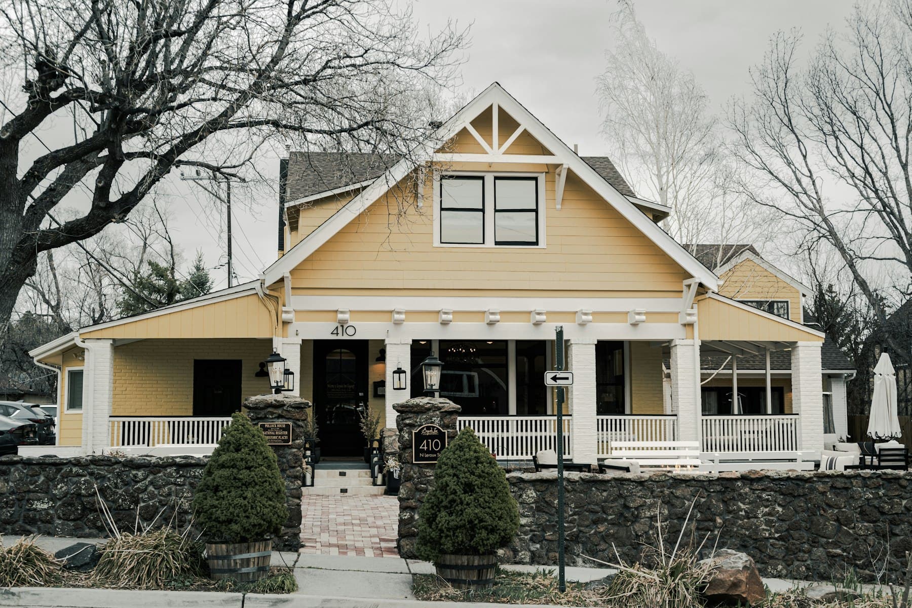 A Houston home with new windows installed by Bluebonnet